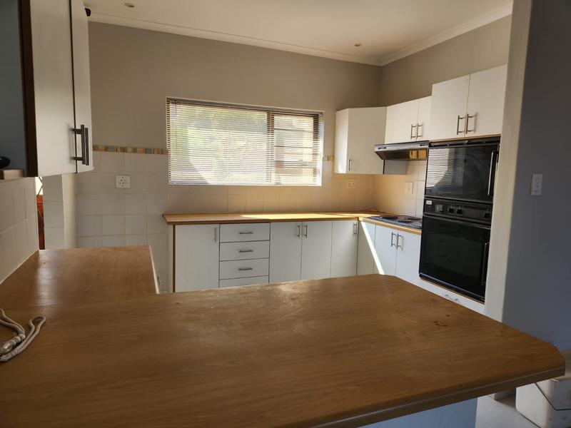 To Let 3 Bedroom Property for Rent in Mountainside Western Cape